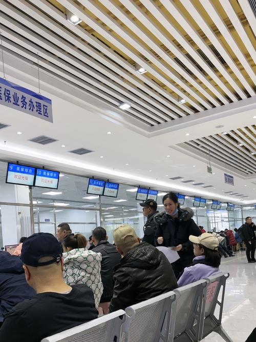 安泰医生套取别人的医保卡里面的钱应该向哪个部门举报呢？手把手教你正确维权渠道